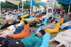 Even sound sleep becomes a competition — and fashion show — in Korea