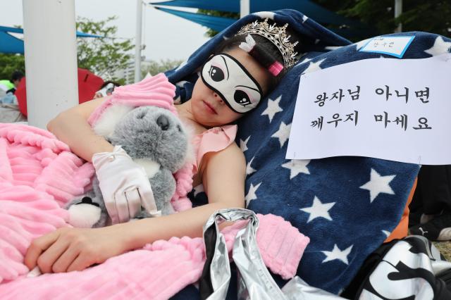 A participant sleeps at the 2026 Han River Napping Championship held at Mulbit Plaza in Yeouido Hangang Park Yeongdeungpo-gu Seoul May 2 2026 AJP Han Jun-gu