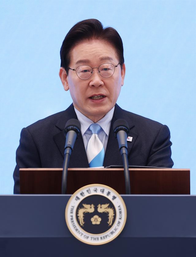 이재명 대통령이 1일 청와대 영빈관에서 열린 노동절 기념식에서 기념사를 하고 있다 사진연합뉴스