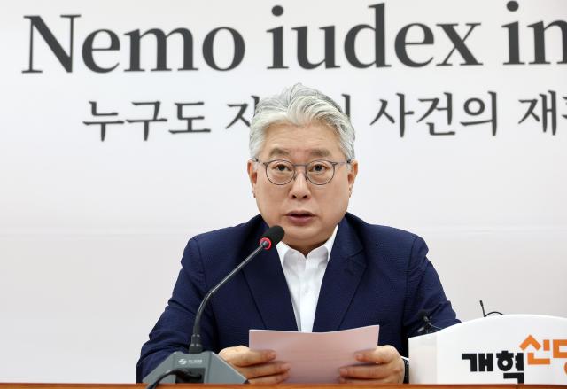 Cho Eung-cheon, the New Reform Party’s candidate for Gyeonggi governor, poses for a photo.