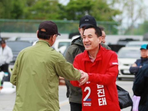 [6·3 지방선거] 김진태 강원특별자치도지사 후보, 황금연휴 영동권 집중 행보…강릉·삼척서 표심 공략