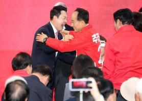 PPP leader Jang Dong-hyeok campaigns in Daegu for mayoral hopeful Choo Kyung-ho