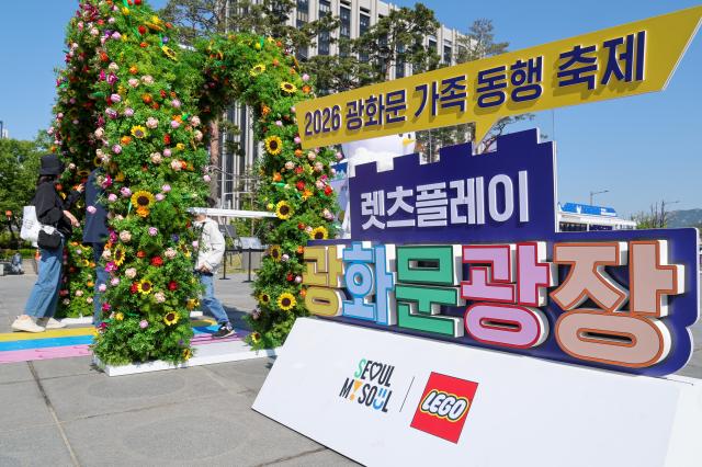 No Childrens Day without LEGO: Gwanghwamun turns into brick playground