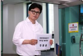Han Dong-hoon Registers as Preliminary Candidate in Busan Buk-gu Gap By-election, Vows to Win