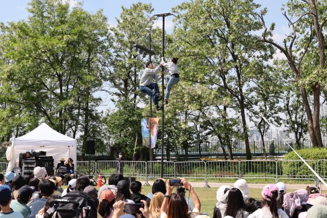 Visitors watch a performance at the Seoul Circus Festival held at Nodeul Island in Yongsan-gu Seoul May 4 2026 AJP Han Jun-gu
