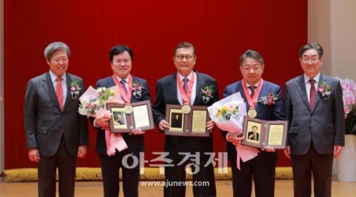 [포토] 고려대 개교 121주년…곽영길·허광수·안성호, 자랑스러운 고대인상 수상