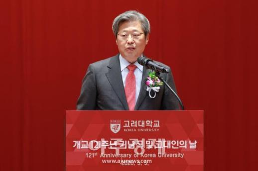 [포토] 축사하는 승명호 고려대학교 교우회장