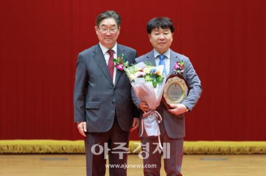 [포토] ​​​​​​​김대영 케이넷투자파트너스 대표이사, 발전공로상 수상