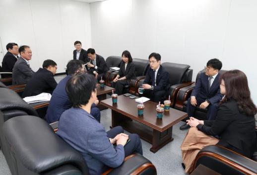 金 총리 檢보완수사권 폐지 전제로 요구권 논의하라 지시