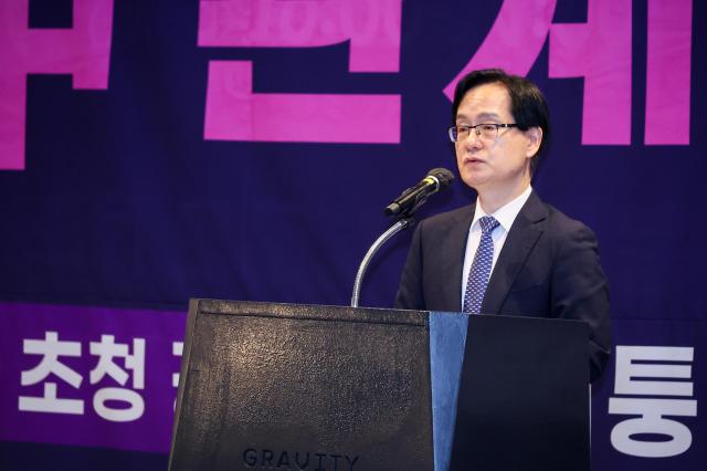 Kang Sung-cheon president of the Gyeonggi Research Institute speaks during the “Changes and Prospects in US-China Relations” seminar at Gravity Josun Seoul Pangyo in Seongnam Gyeonggi Province on May 6 AJP Yoo Na-hyun 20260506