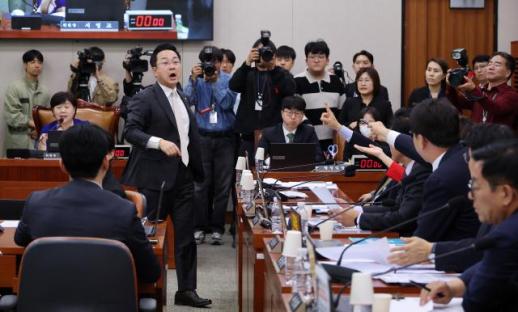 희생자 공소취소vs대통령 무죄세탁…여야 조작기소특검 충돌