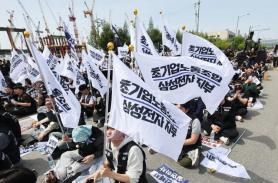 Samsung Electronics Shareholder Groups Protest Union’s Planned Strike as Market Cap Tops $1 Trillion