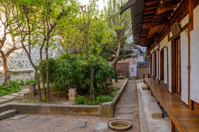 Back garden at the former home of Choi Sun-woo. [Photo=Seoul Tourism Foundation]