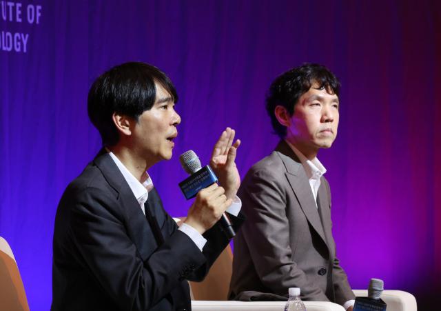 6일 울산과학기술원UNIST 대학본부에서 열린 토크 콘서트 반상 위로 먼저 온 미래이창호·이세돌이 전하는 인공지능AI 시대의 한 수에서 이세돌 UNIST 특임교수가 발언하고 있다 사진연합뉴스