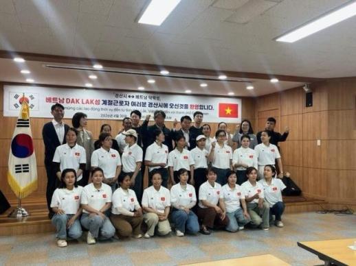 Lao động thời vụ Việt Nam liên tiếp sang Hàn Quốc: Không chỉ việc làm mà còn hướng tới phát triển địa phương