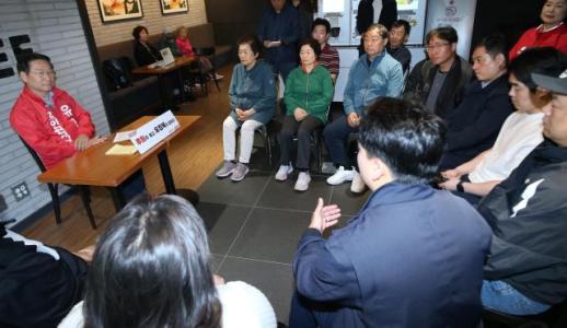 [6·3 지방선거] 유정복 인천시장 예비후보, 루원시티 주민 만나 학교·중심상업지구 현안 논의