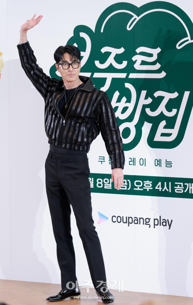 [포토] 포즈 취하는 차승원 (봉주르빵집 제작발표회)