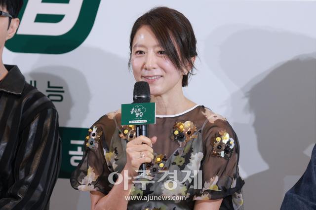 [포토] 인사말 하는 김희애 (봉주르빵집 제작발표회)