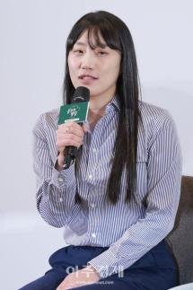 [포토] 인사말 하는 ​​​​​​​김란주 스튜디오 여름날 대표 (봉주르빵집 제작발표회)