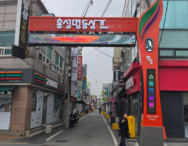 명동상가 새 랜드마크 ‘LED전광판 조형물’ 사진홍성군