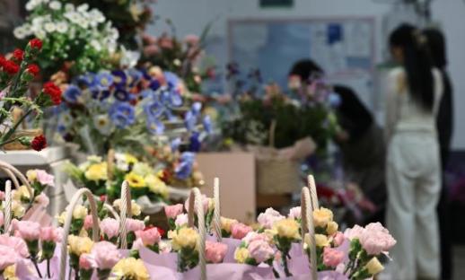 疫情后亲情电话热潮降温 韩国人与父母通话频率回落