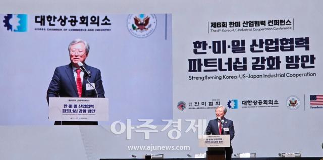 한미일 산업협력 파트너십 강화 방안 최중경 한미협회 회장이 개회사를 하고 있다 사진신지아 기자