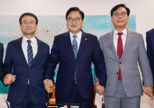 개헌안 두고 여야 신경전…백년대계 먼저 vs 졸속·누더기 개헌
