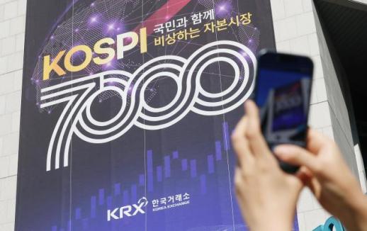 KOSPI hits new heights and ordinary Koreans can only watch in envy