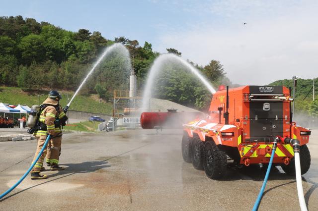 Unmanned firefighting robot FIRO demonstrates water spraying at the unmanned firefighting robot naming ceremony and demonstration held at Gyeonggi Fire Service Academy in Yongin Gyeonggi Province May 7 2026 AJP Han Jun-gu