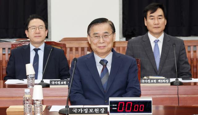 이종석 국정원장이 7일 서울 여의도 국회에서 열린 정보위원회 전체회의에 출석해 있다 사진연합뉴스