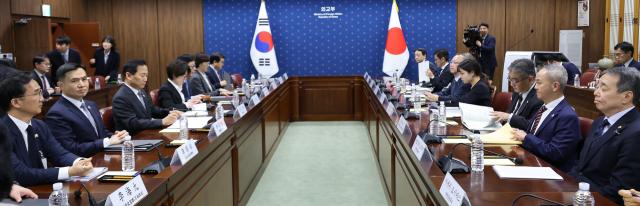 7일 서울 종로구 정부서울청사 외교부에서 제14차 한일 안보정책협의회가 열리고 있다 이날 회의에는 이두희 국방부 차관 박윤주 외교부 1차관 후나코시 다케히로 외무사무차관 카노 코지 방위심의관이 참석했다 사진연합뉴스