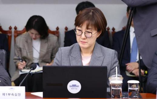 신상 비공개로 국민 알 권리 침해…경찰, 김현지 고발 각하