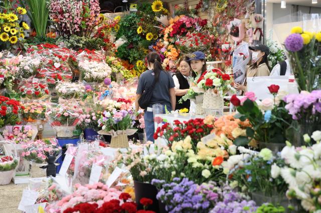 Customers browse flowers at a flower market in Yangjae-dong Seocho-gu Seoul May 8 2026 AJP Han Jun-gu