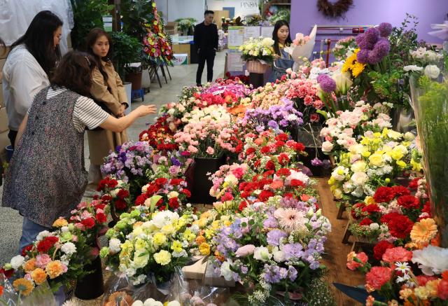 Customers browse flowers at a flower market in Yangjae-dong Seocho-gu Seoul May 8 2026 AJP Han Jun-gu