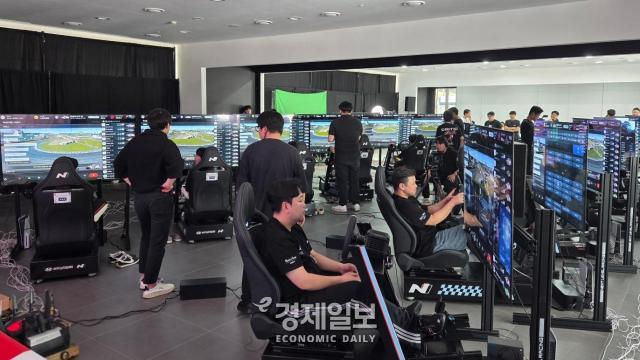 국가대표 선발전에서 장비를 점검 중인 선수들 사진류청빛 기자