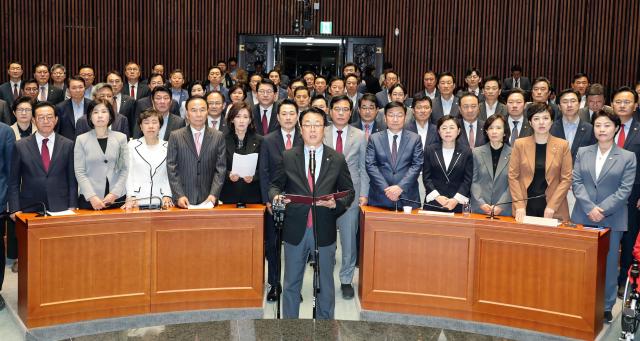 People Power Party chief spokesperson Kwak Kyu-taek reads a statement on constitutional revision on behalf of party lawmakers including party leader Jang Dong-hyuk and floor leader Song Eon-seog during a general meeting of party lawmakers at the National Assembly in Seoul on May 7 2026 Yonhap 