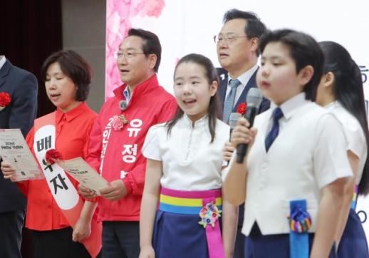 [6·3 지방선거] 유정복 인천시장 후보, 어버이날 기념식·택시 간담회 이어 여성단체와 현안 논의