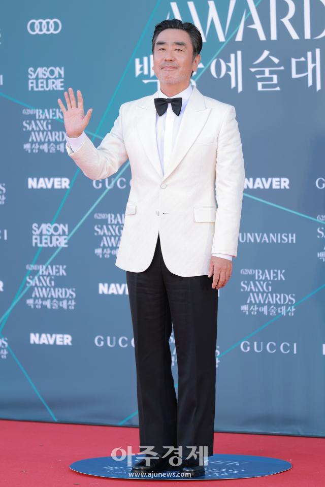 [포토] 류승룡, 백상예술대상 방송부문 대상 수상