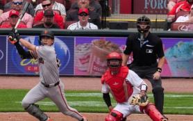 Lee Jung-hoo Records Two Hits Against Pirates, Achieves Multi-Hit Game After Seven Matches