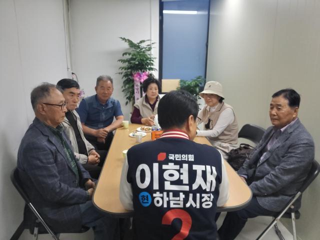 이현재 후보가 5월 9일 최천기 하남시 파크골프협회장 및 임원들과의
선동 파크골프장 등 72홀 추가 조성에 대한 간담회를 가졌다 사진이현재 후보 캠프