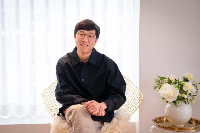 유미의 세포들을 연출한 이상엽 감독 사진티빙