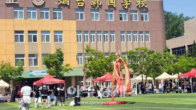 옌타이한국국제학교는 지난 9일 교내 전역에서 ‘2026 Global Science Festival KISY’를 개최하고 과학·문화·산업을 융합한 국제형 교육 플랫폼으로 주목받으며 학생과 학부모 기업 관계자들로부터 큰 호응을 얻었다사진최서연 서가영 옌타이 통신원