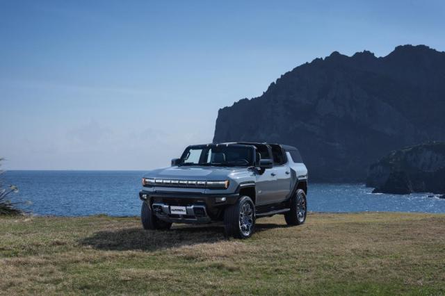 Hummer EV SUV image