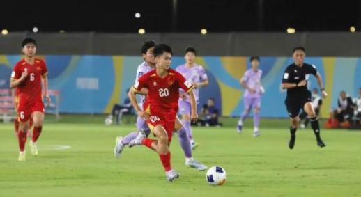 베트남 U17 축구, 한국에 후반 막판 대역전패...UAE전 총력