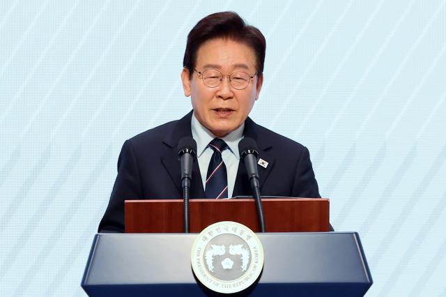 이재명 대통령이 8일 서울 중구 대한상공회의소에서 열린 어버이날 기념식에서 축사를 하고 있다 사진연합뉴스