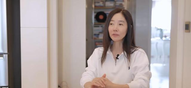 사진강수지 유튜브 캡처