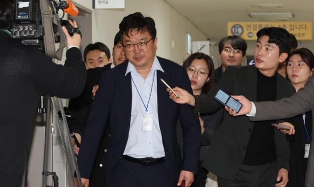 삼성전자 대표교섭위원인 김형로 부사장이 12일 세종시 정부세종청사 중앙노동위원회에서 열린 2차 사후조정회의에 참석하고 있는 모습 사진연합뉴스