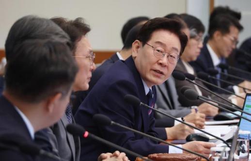 李대통령 지금은 투자할 때…포퓰리즘적 긴축재정 함정 안 돼
