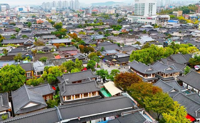 A panoramic view of Jeonju Hanok Village Courtesy of Korea Tourism Organization
