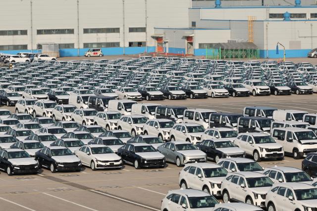 Cars waiting for exports at the Pyeongtaek Port AJP Han Jun-gu
